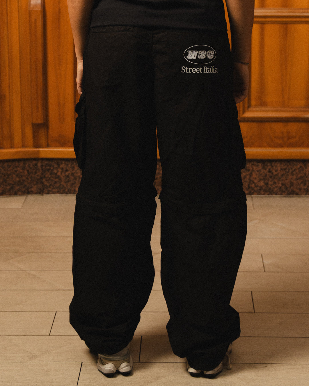 BLACK PARACHUTE PANTS